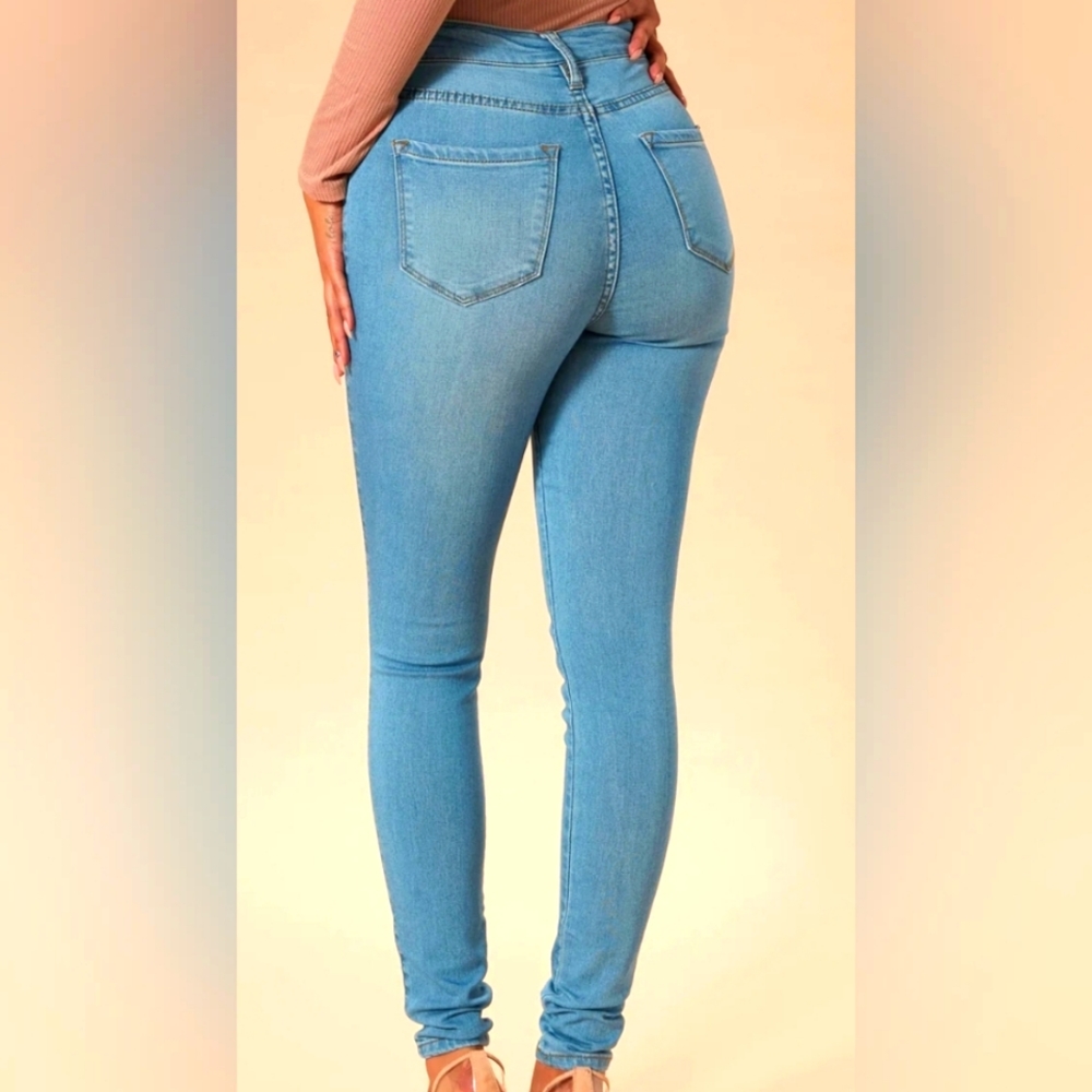 Fashion Nova Classic High Waist Jeans light blue Size 5